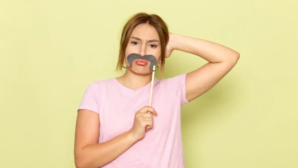 رشد ناگهانی موهای صورت در زنان و ۷ علت هورمونی مرتبط