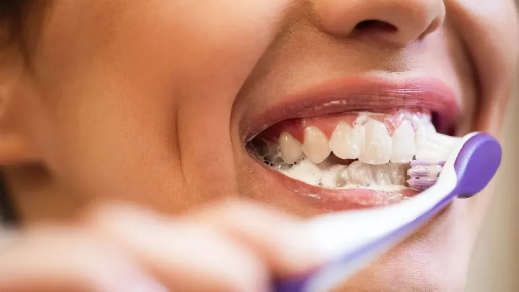 خطرات مسواک نزدن قبل از صبحانه برای سلامت دهان و دندان