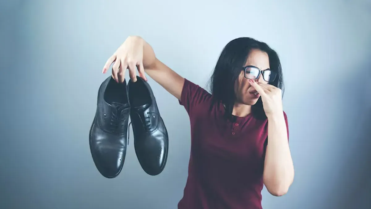 دلایل واقعی بوی ناخوشایند پا داخل کفش و راههای مقابله با آن